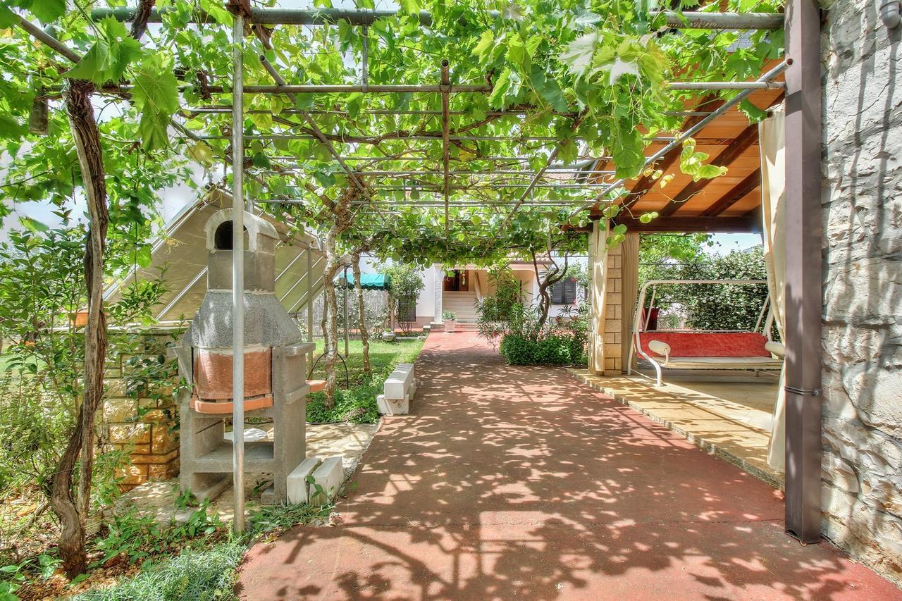 Nadia House With Apartments Zambratija  Ngoại thất bức ảnh